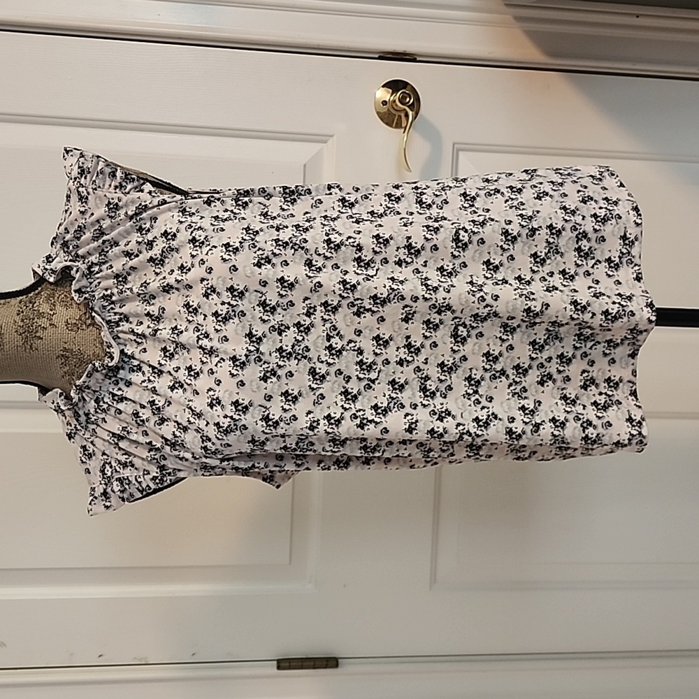 Sleeveless blouse